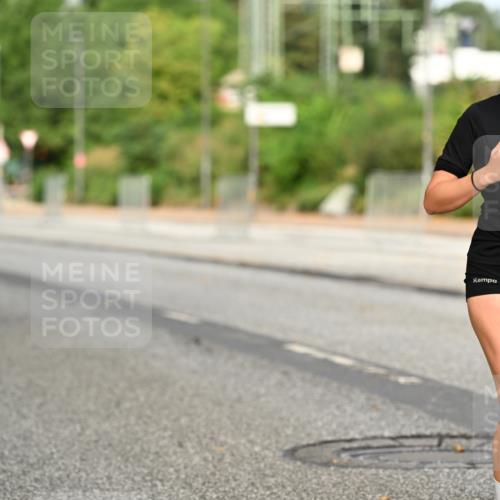 06.09.2026 - CURREX Alsterlauf Dr. Thomas Lammeyer http://msf.ph/oto/10144636 06.09.2026 10:16:46 Laufen 2754 meine-sportfotos.de