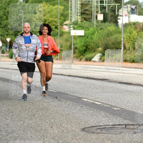 06.09.2026 - CURREX Alsterlauf Dr. Thomas Lammeyer http://msf.ph/oto/10144668 06.09.2026 10:16:52 Laufen 4171, 82, 255 meine-sportfotos.de