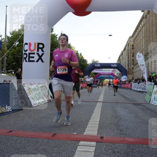 06.09.2026 - CURREX Alsterlauf Yannick Fuchs http://msf.ph/oto/10144670 06.09.2026 09:47:29 Ziel 2807, 2953, 3386, 4313, 4441, 4674, 4863, 5309, 5389, 5407, 5645, 5729, 6021 meine-sportfotos.de