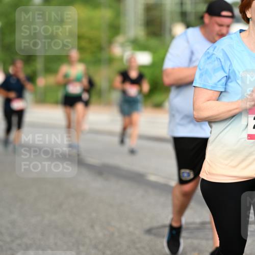 06.09.2026 - CURREX Alsterlauf Dr. Thomas Lammeyer http://msf.ph/oto/10144746 06.09.2026 10:17:03 Laufen 2604 meine-sportfotos.de