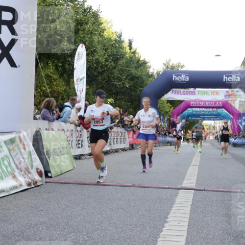 06.09.2026 - CURREX Alsterlauf Yannick Fuchs http://msf.ph/oto/10144830 06.09.2026 09:47:30 Ziel 2807, 2953, 3386, 4313, 4441, 4674, 4863, 5309, 5389, 5407, 5645, 5729, 6021 meine-sportfotos.de