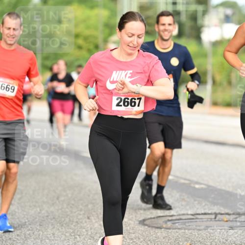 06.09.2026 - CURREX Alsterlauf Dr. Thomas Lammeyer http://msf.ph/oto/10144872 06.09.2026 10:17:17 Laufen 2669, 2667, 2668 meine-sportfotos.de