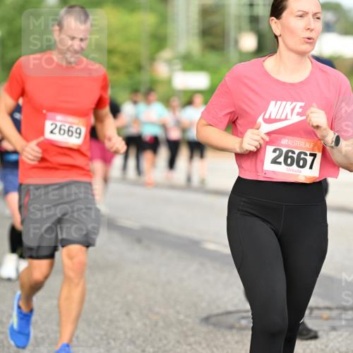 06.09.2026 - CURREX Alsterlauf Dr. Thomas Lammeyer http://msf.ph/oto/10144880 06.09.2026 10:17:18 Laufen 2669, 2667 meine-sportfotos.de