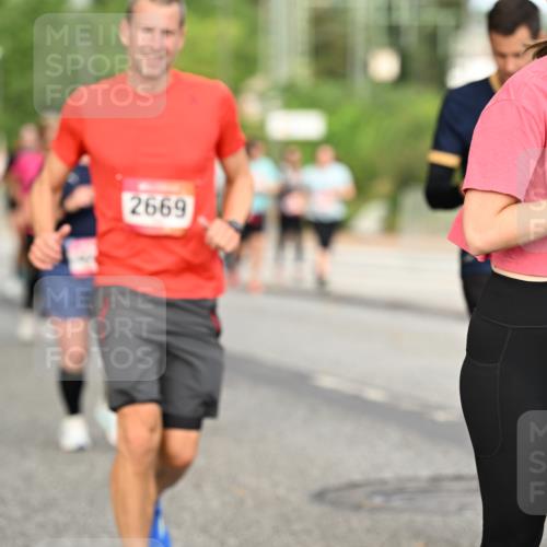 06.09.2026 - CURREX Alsterlauf Dr. Thomas Lammeyer http://msf.ph/oto/10144884 06.09.2026 10:17:18 Laufen 2669, 2661 meine-sportfotos.de