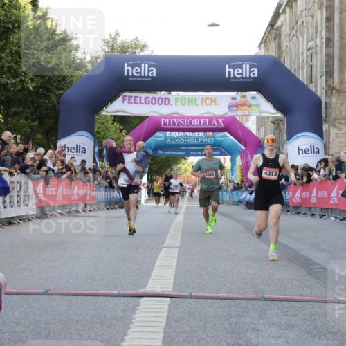 06.09.2026 - CURREX Alsterlauf Yannick Fuchs http://msf.ph/oto/10144961 06.09.2026 09:47:32 Ziel 2865, 2953, 3386, 4313, 4674, 4863, 5309, 5389, 5407, 5729, 5863, 6021 meine-sportfotos.de