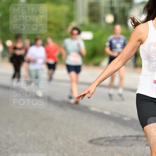 06.09.2026 - CURREX Alsterlauf Dr. Thomas Lammeyer http://msf.ph/oto/10145018 06.09.2026 10:17:33 Laufen 4260 meine-sportfotos.de