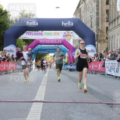 06.09.2026 - CURREX Alsterlauf Yannick Fuchs http://msf.ph/oto/10145026 06.09.2026 09:47:33 Ziel 2865, 2953, 3386, 4313, 4863, 5309, 5389, 5407, 5729, 5863, 6021 meine-sportfotos.de