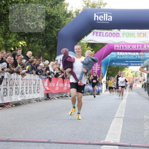 06.09.2026 - CURREX Alsterlauf Yannick Fuchs http://msf.ph/oto/10145085 06.09.2026 09:47:34 Ziel 2865, 2953, 3386, 4313, 4863, 5309, 5389, 5407, 5729, 5863, 6021 meine-sportfotos.de