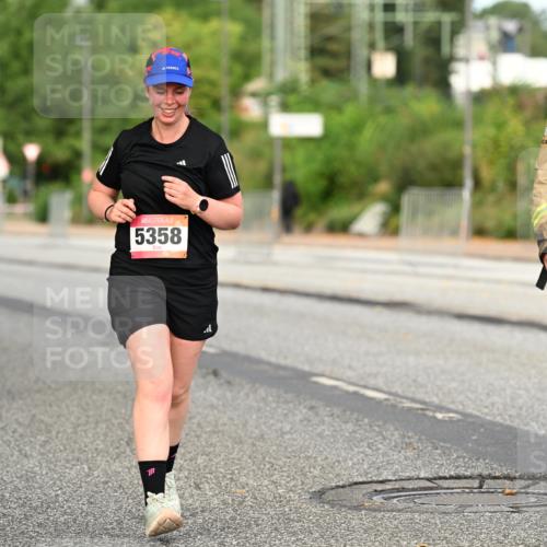 06.09.2026 - CURREX Alsterlauf Dr. Thomas Lammeyer http://msf.ph/oto/10145142 06.09.2026 10:17:49 Laufen 563, 5358, 5754 meine-sportfotos.de