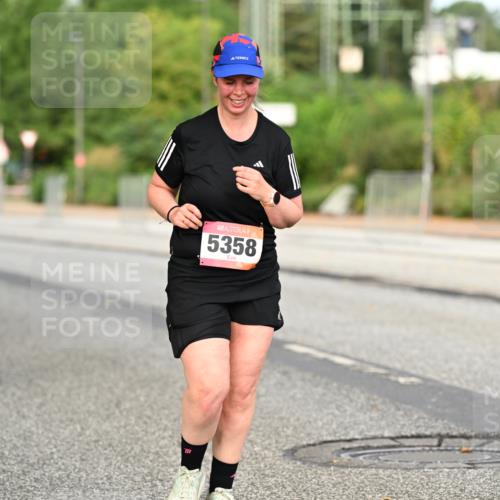 06.09.2026 - CURREX Alsterlauf Dr. Thomas Lammeyer http://msf.ph/oto/10145148 06.09.2026 10:17:49 Laufen 5563, 5358, 717, 5 meine-sportfotos.de