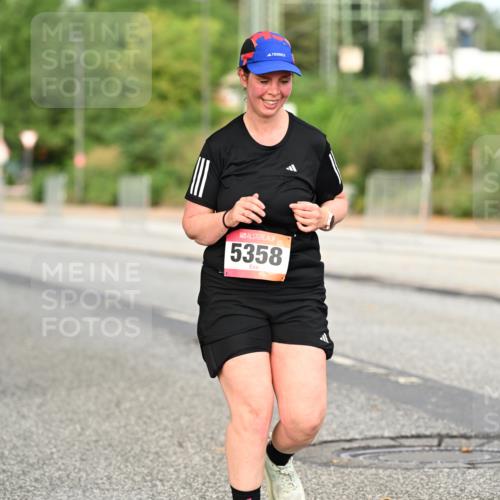 06.09.2026 - CURREX Alsterlauf Dr. Thomas Lammeyer http://msf.ph/oto/10145150 06.09.2026 10:17:49 Laufen 5563, 5358 meine-sportfotos.de