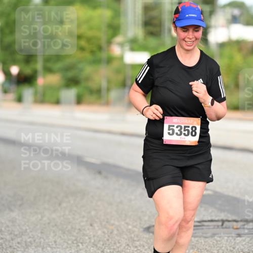 06.09.2026 - CURREX Alsterlauf Dr. Thomas Lammeyer http://msf.ph/oto/10145155 06.09.2026 10:17:50 Laufen 5563, 5358 meine-sportfotos.de