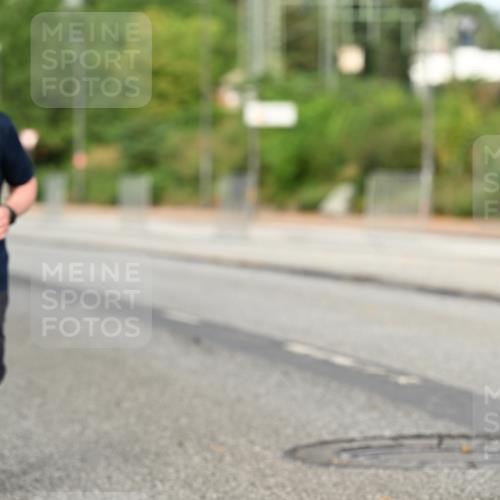 06.09.2026 - CURREX Alsterlauf Dr. Thomas Lammeyer http://msf.ph/oto/10145168 06.09.2026 10:17:51 Laufen 5563 meine-sportfotos.de