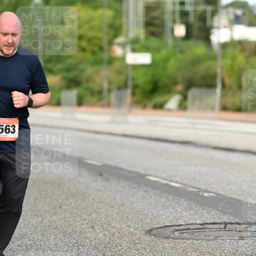 06.09.2026 - CURREX Alsterlauf Dr. Thomas Lammeyer http://msf.ph/oto/10145170 06.09.2026 10:17:51 Laufen 5563 meine-sportfotos.de