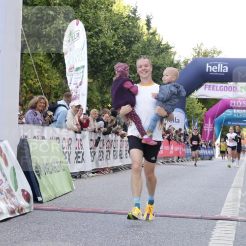 06.09.2026 - CURREX Alsterlauf Yannick Fuchs http://msf.ph/oto/10145196 06.09.2026 09:47:36 Ziel 2865, 2953, 3386, 4313, 5309, 5407, 5863 meine-sportfotos.de