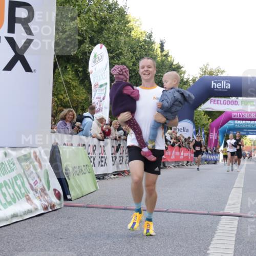 06.09.2026 - CURREX Alsterlauf Yannick Fuchs http://msf.ph/oto/10145250 06.09.2026 09:47:36 Ziel 2865, 2953, 3386, 4313, 5309, 5407, 5863 meine-sportfotos.de