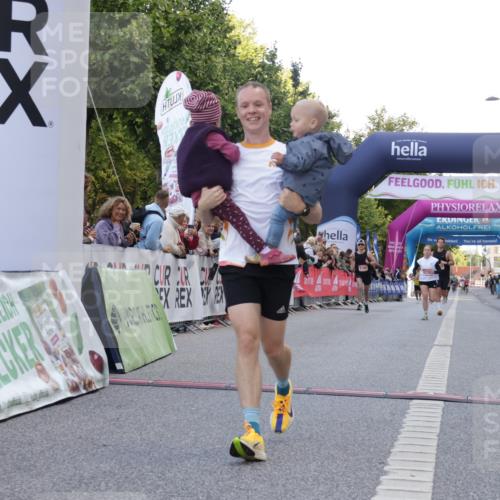 06.09.2026 - CURREX Alsterlauf Yannick Fuchs http://msf.ph/oto/10145266 06.09.2026 09:47:36 Ziel 2865, 2953, 3386, 4313, 5309, 5407, 5863 meine-sportfotos.de