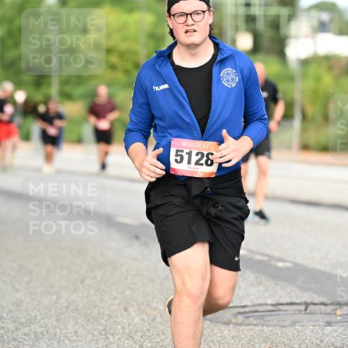 06.09.2026 - CURREX Alsterlauf Dr. Thomas Lammeyer http://msf.ph/oto/10145486 06.09.2026 10:18:29 Laufen 5128 meine-sportfotos.de
