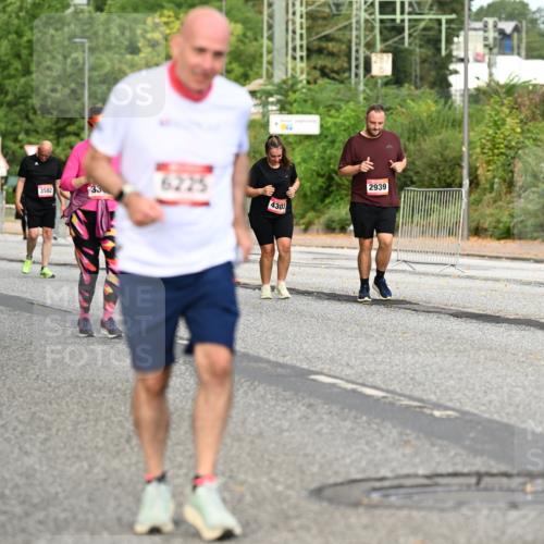 06.09.2026 - CURREX Alsterlauf Dr. Thomas Lammeyer http://msf.ph/oto/10145508 06.09.2026 10:18:35 Laufen 553, 18, 3578, 3582, 33, 4303, 2939 meine-sportfotos.de