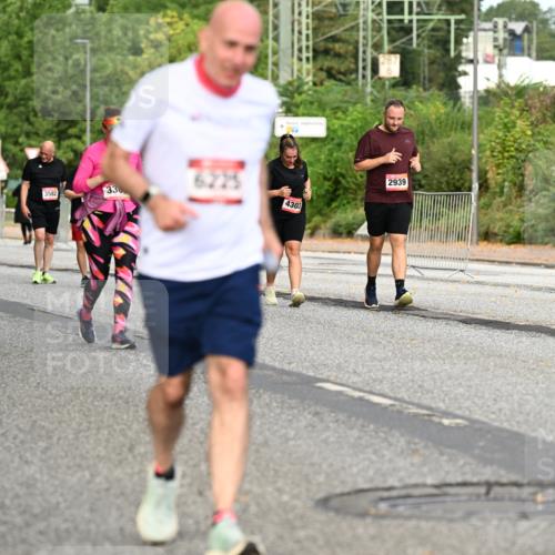06.09.2026 - CURREX Alsterlauf Dr. Thomas Lammeyer http://msf.ph/oto/10145510 06.09.2026 10:18:35 Laufen 5, 2939 meine-sportfotos.de
