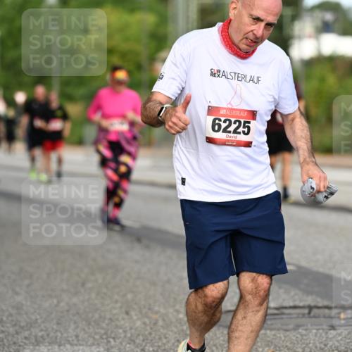 06.09.2026 - CURREX Alsterlauf Dr. Thomas Lammeyer http://msf.ph/oto/10145518 06.09.2026 10:18:36 Laufen 6225 meine-sportfotos.de