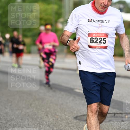 06.09.2026 - CURREX Alsterlauf Dr. Thomas Lammeyer http://msf.ph/oto/10145521 06.09.2026 10:18:36 Laufen 6225 meine-sportfotos.de