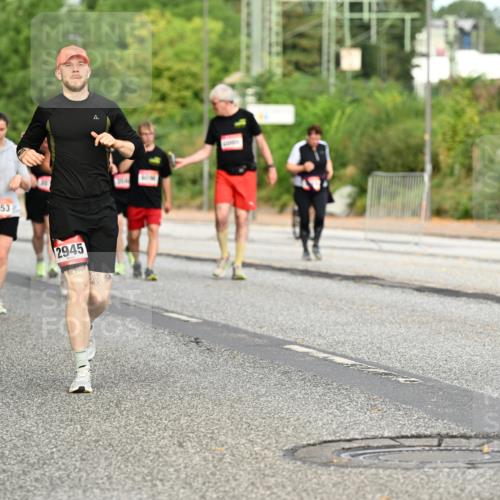 06.09.2026 - CURREX Alsterlauf Dr. Thomas Lammeyer http://msf.ph/oto/10145558 06.09.2026 10:18:40 Laufen 2127, 2553, 2945, 430 meine-sportfotos.de
