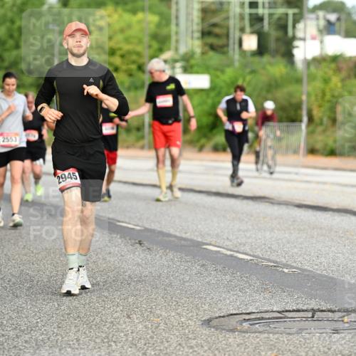 06.09.2026 - CURREX Alsterlauf Dr. Thomas Lammeyer http://msf.ph/oto/10145564 06.09.2026 10:18:41 Laufen 2127, 2553, 2945 meine-sportfotos.de
