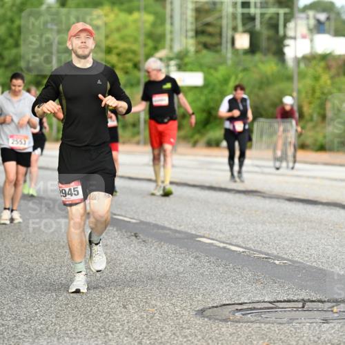 06.09.2026 - CURREX Alsterlauf Dr. Thomas Lammeyer http://msf.ph/oto/10145566 06.09.2026 10:18:41 Laufen 2553, 1945 meine-sportfotos.de