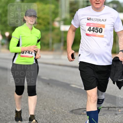 06.09.2026 - CURREX Alsterlauf Dr. Thomas Lammeyer http://msf.ph/oto/10145668 06.09.2026 10:18:53 Laufen 5742, 4450 meine-sportfotos.de