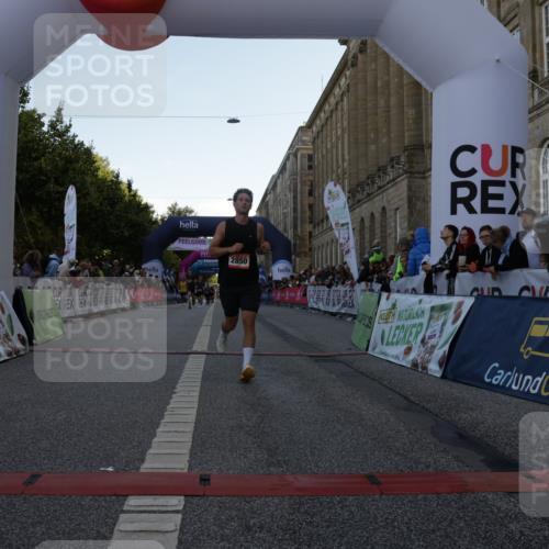06.09.2026 - CURREX Alsterlauf Yannick Fuchs http://msf.ph/oto/10145734 06.09.2026 09:47:43 Ziel 2850, 2865, 5863, 6378, 8189 meine-sportfotos.de