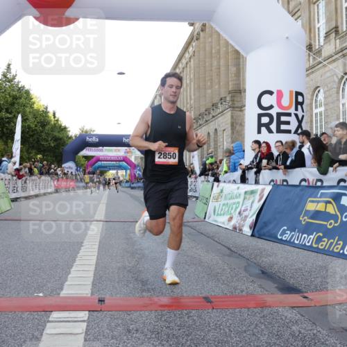 06.09.2026 - CURREX Alsterlauf Yannick Fuchs http://msf.ph/oto/10145802 06.09.2026 09:47:44 Ziel 2850, 5863, 6378, 8189 meine-sportfotos.de