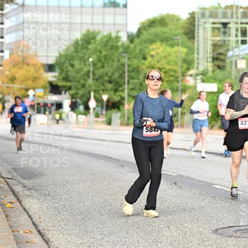 06.09.2026 - CURREX Alsterlauf Dr. Thomas Lammeyer http://msf.ph/oto/10145837 06.09.2026 10:19:39 Laufen 4271, 5842 meine-sportfotos.de