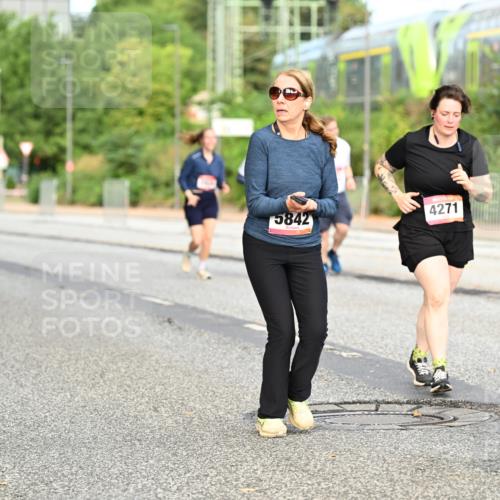 06.09.2026 - CURREX Alsterlauf Dr. Thomas Lammeyer http://msf.ph/oto/10145843 06.09.2026 10:19:40 Laufen 5842, 4271 meine-sportfotos.de
