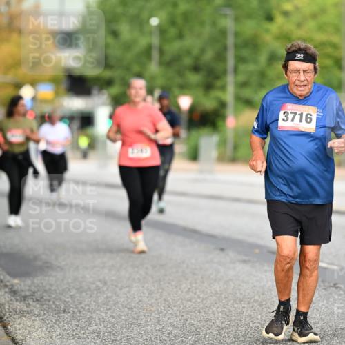06.09.2026 - CURREX Alsterlauf Dr. Thomas Lammeyer http://msf.ph/oto/10145862 06.09.2026 10:19:48 Laufen 3716 meine-sportfotos.de