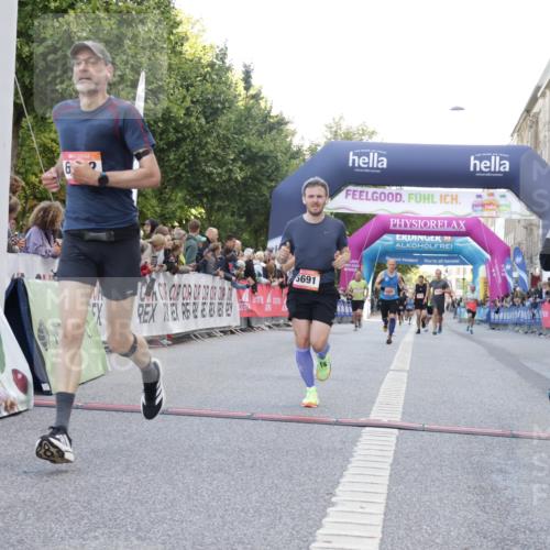 06.09.2026 - CURREX Alsterlauf Yannick Fuchs http://msf.ph/oto/10146047 06.09.2026 09:47:49 Ziel 2850, 5704, 6228, 6262, 6378, 8189 meine-sportfotos.de