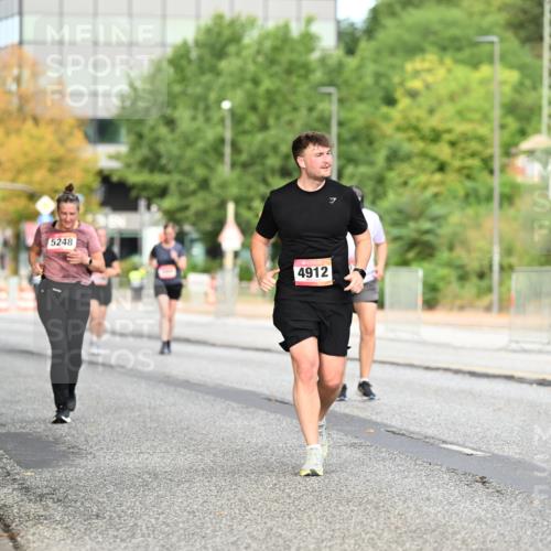 06.09.2026 - CURREX Alsterlauf Dr. Thomas Lammeyer http://msf.ph/oto/10146076 06.09.2026 10:20:33 Laufen 5248, 4912 meine-sportfotos.de