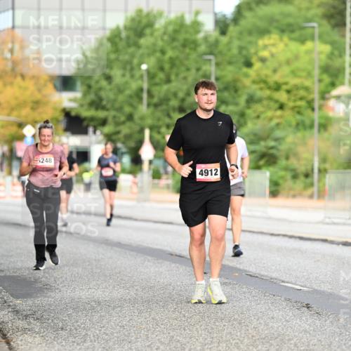 06.09.2026 - CURREX Alsterlauf Dr. Thomas Lammeyer http://msf.ph/oto/10146077 06.09.2026 10:20:33 Laufen 248, 4912, 7 meine-sportfotos.de