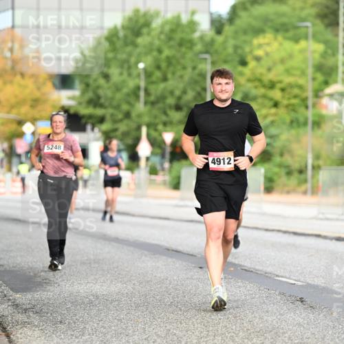 06.09.2026 - CURREX Alsterlauf Dr. Thomas Lammeyer http://msf.ph/oto/10146082 06.09.2026 10:20:34 Laufen 5248, 4912 meine-sportfotos.de