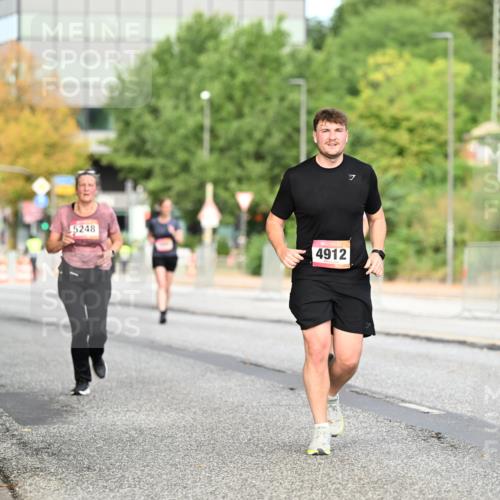 06.09.2026 - CURREX Alsterlauf Dr. Thomas Lammeyer http://msf.ph/oto/10146083 06.09.2026 10:20:34 Laufen 5248, 4912, 7 meine-sportfotos.de