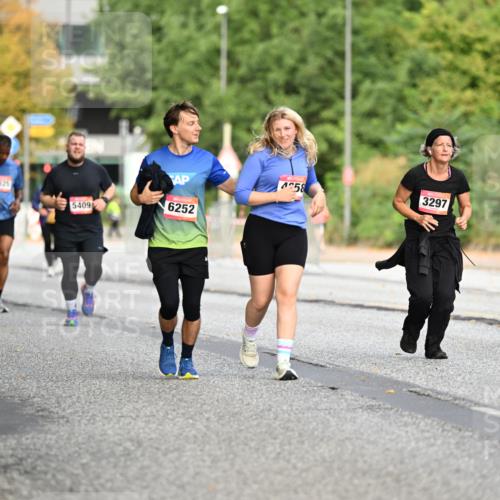 06.09.2026 - CURREX Alsterlauf Dr. Thomas Lammeyer http://msf.ph/oto/10146229 06.09.2026 10:21:03 Laufen 6325, 5409, 6252, 458, 3297 meine-sportfotos.de