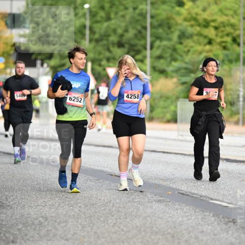 06.09.2026 - CURREX Alsterlauf Dr. Thomas Lammeyer http://msf.ph/oto/10146236 06.09.2026 10:21:03 Laufen 6325, 5409, 6252, 4258 meine-sportfotos.de
