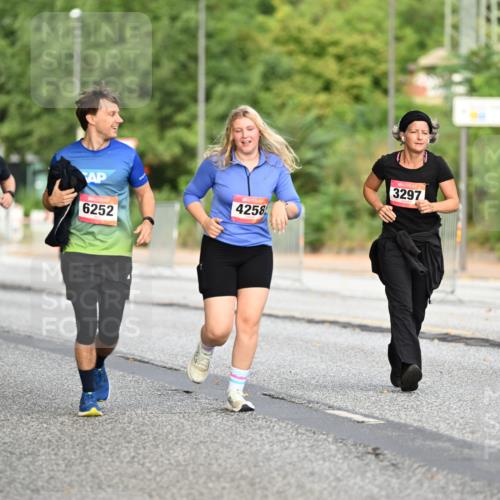 06.09.2026 - CURREX Alsterlauf Dr. Thomas Lammeyer http://msf.ph/oto/10146242 06.09.2026 10:21:04 Laufen 6325, 5409, 6252, 4258, 3297 meine-sportfotos.de
