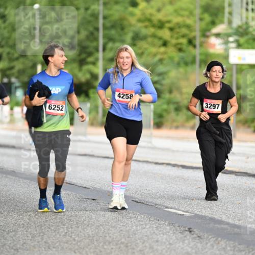 06.09.2026 - CURREX Alsterlauf Dr. Thomas Lammeyer http://msf.ph/oto/10146244 06.09.2026 10:21:04 Laufen 6326, 5409, 6252, 4258, 3297 meine-sportfotos.de