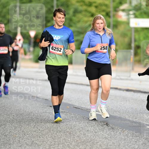 06.09.2026 - CURREX Alsterlauf Dr. Thomas Lammeyer http://msf.ph/oto/10146252 06.09.2026 10:21:05 Laufen 5409, 6252, 258, 3297 meine-sportfotos.de