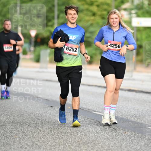 06.09.2026 - CURREX Alsterlauf Dr. Thomas Lammeyer http://msf.ph/oto/10146257 06.09.2026 10:21:06 Laufen 5409, 6252, 4258, 3297 meine-sportfotos.de