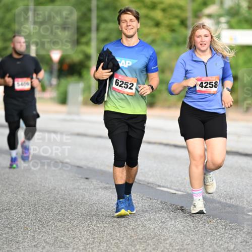 06.09.2026 - CURREX Alsterlauf Dr. Thomas Lammeyer http://msf.ph/oto/10146259 06.09.2026 10:21:06 Laufen 6252, 4258 meine-sportfotos.de