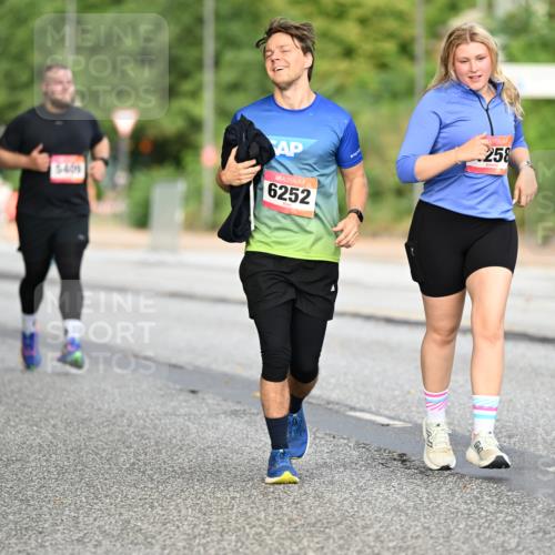 06.09.2026 - CURREX Alsterlauf Dr. Thomas Lammeyer http://msf.ph/oto/10146260 06.09.2026 10:21:06 Laufen 6252, 258 meine-sportfotos.de