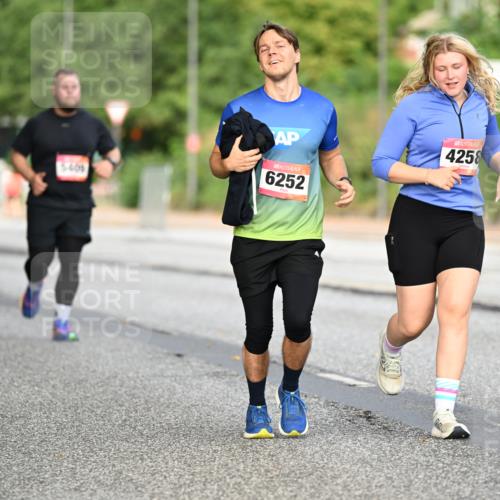 06.09.2026 - CURREX Alsterlauf Dr. Thomas Lammeyer http://msf.ph/oto/10146261 06.09.2026 10:21:06 Laufen 4258, 6252 meine-sportfotos.de