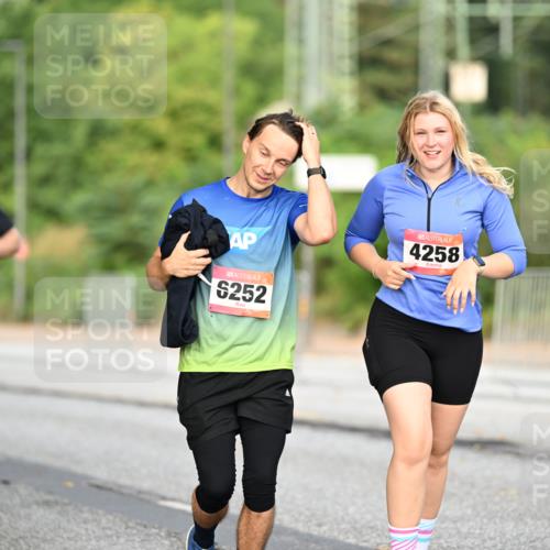 06.09.2026 - CURREX Alsterlauf Dr. Thomas Lammeyer http://msf.ph/oto/10146268 06.09.2026 10:21:07 Laufen 252, 4258 meine-sportfotos.de